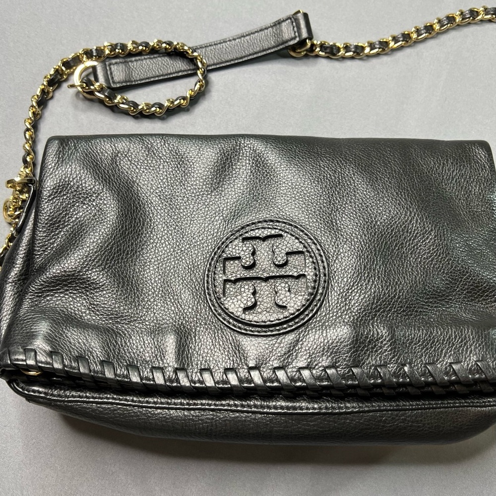 Tory Burch Marion Fold-Over Leather Crossbody – Black & Gold - Picture 3 of 10
